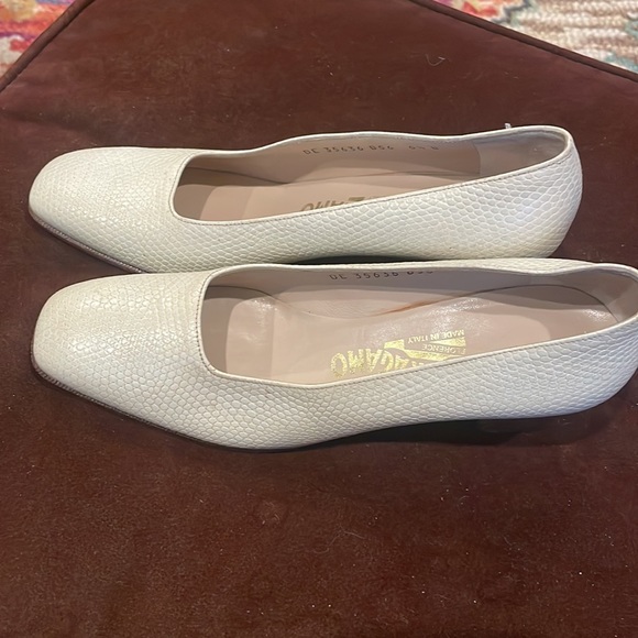 Salvature Ferragamo women / children shoes lightly used size 5 1/2 B. Tan color - Picture 4 of 16